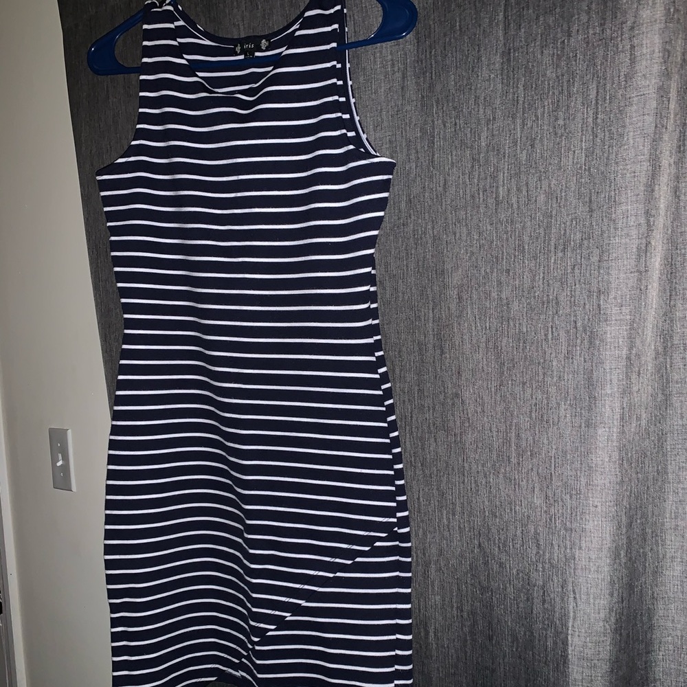 Dresses - Picture 2 of 7